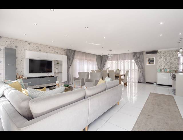 4 BEDROOM DUPLEX FOR SALE IN BEVERLEY HILLS